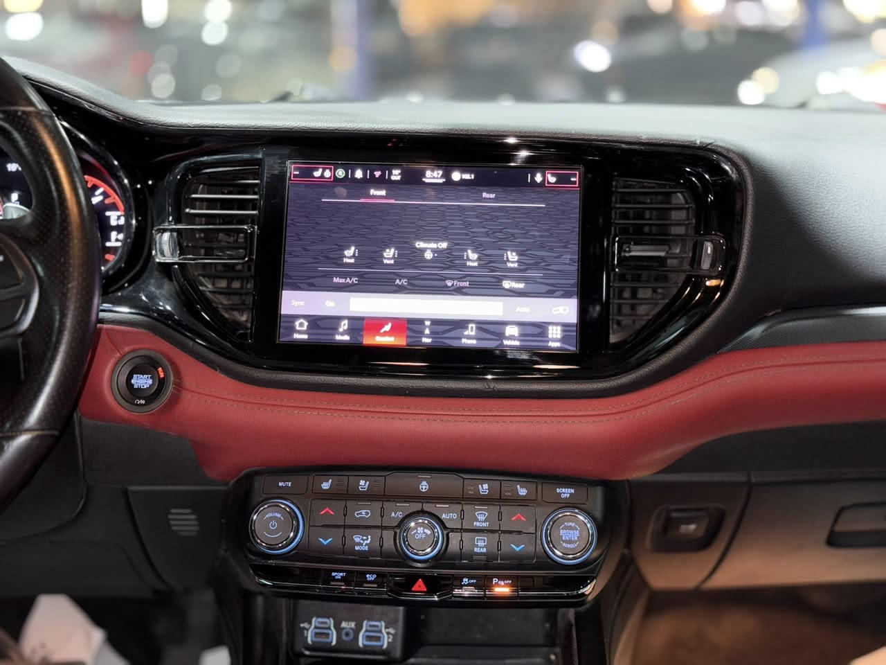 #المركبة : دودج دورانكو ار تي R/T HIMI
#الموديل : 2022
#الضرر : جاملغ وبنيد
#الرقم : بغداد

#المواصفات : 

▪️السيارة : #دوج #دورنكو ار تي ماكس داخل احمر
▪️المحرك : 5.7L . V8  ( ثمانية سلندر )
▪️حجم الويل : ويل كب حجم 20 مع طقم تايرات بحالة ممتازة
▪️مصابح امامية زنون مع LED مع كشافات دعامية زينون
▪️بصمات عدد 2 للأبواب مع بصمة جنطة وبصمة تشغيل وتشغيل عن بعد
▪️غرفة السيارة جلد لونين احمر وأسود اصل 
▪️حساس امامي و خلفي
▪️تحذير النقطة العمياء
▪️مقاعد تبريد وتدفئة
▪️تدفئة مقود القيادة
▪️كامرة خلفية دوارة اصل مع الستيرن
▪️شاشة الدشبول الحجم الكبير 10.1 انچ
▪️نظام ملاحة GPS
▪️گير شفتر ستيرنك 
▪️تحكم فول كهرباء لكرسي السائق والراكب 
▪️ذاكرة كشن لحفظ وضعيات الجلوس ( ميموري )
▪️سستم صوت
▪️تشغيل عن بعد
▪️صندوق كهرباء
▪️صف ثالث من المقاعد 7 راكب
▪️إشارات على المرايا الجانبية
▪️قاعدة سحب للهوك
▪️تحكم ستيرن جهتين بلوتوث وحاكية وكروس سرعة وتحكم صوت 
▪️نظام ABS مانع انزلاق
▪️السيارة جديدة وبوضع الشركة.

السعر المطلوب : 275 ورقة مع المجال.

 
الاتصال على : ***********

معرض سما دبي لتجارة السيارات والمزادات الامريكية
النجف - المدينة المائية -مقابل حي الجامعة

ولمشاهدة المزيد من السيارات الخاصة بمعرض سما دبي  للسيارات الامريكية زورو موقعنا على الرابط التالي:

‏https://m.facebook.com/معرض-سما-دبي-لتجارة-السيارات-والمزادات-الامريكية-109437940947714/?ref=bookmarks
