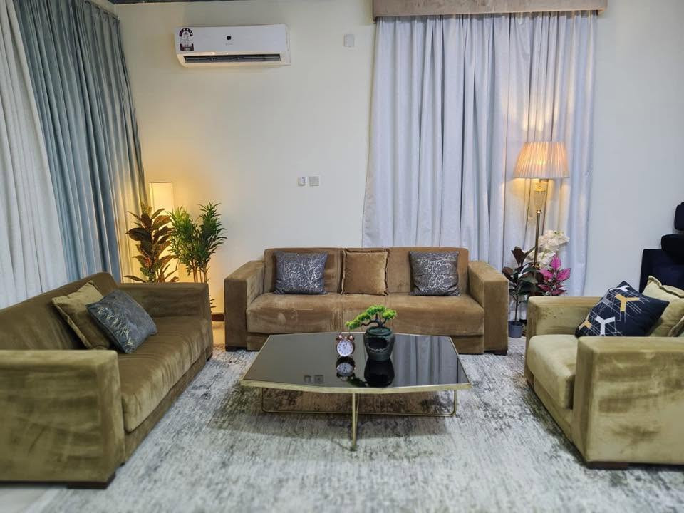 أثاث منزلي مستعمل للبيع، جميعها بحالة ممتازة. السعر على واتساب 70352153


**إذا كنت صاحب هذا الإعلان وتريد حذفه لأي سبب، رجاءا أرسل رسالة إلى الدعم الفني**