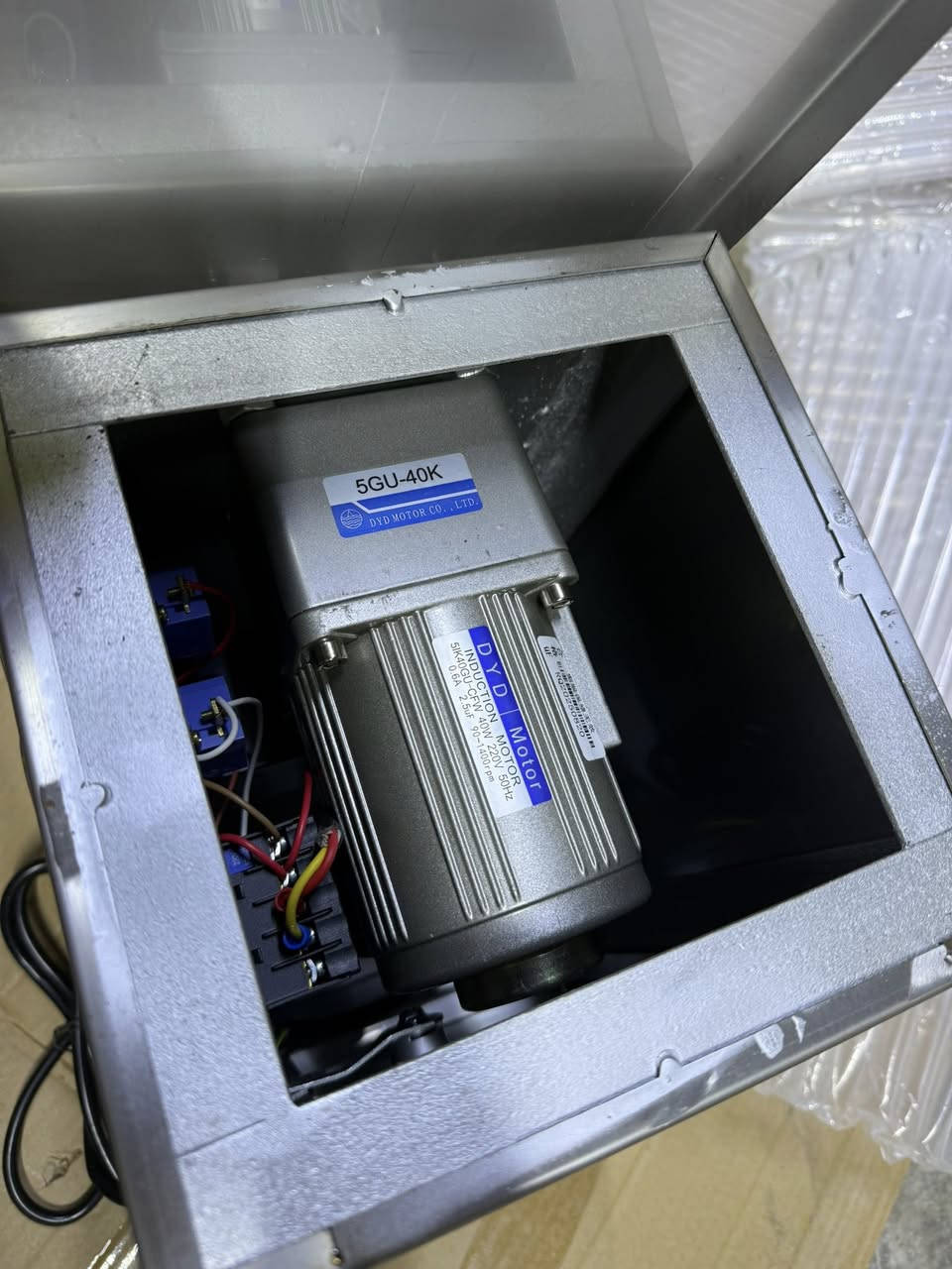 السلام عليكم عندي هاي القطعة ماعرف شنو مكينة جديد غير مستخدم الي تفيدة ينطي سعر


**إذا كنت صاحب هذا الإعلان وتريد حذفه لأي سبب، رجاءا أرسل رسالة إلى الدعم الفني**