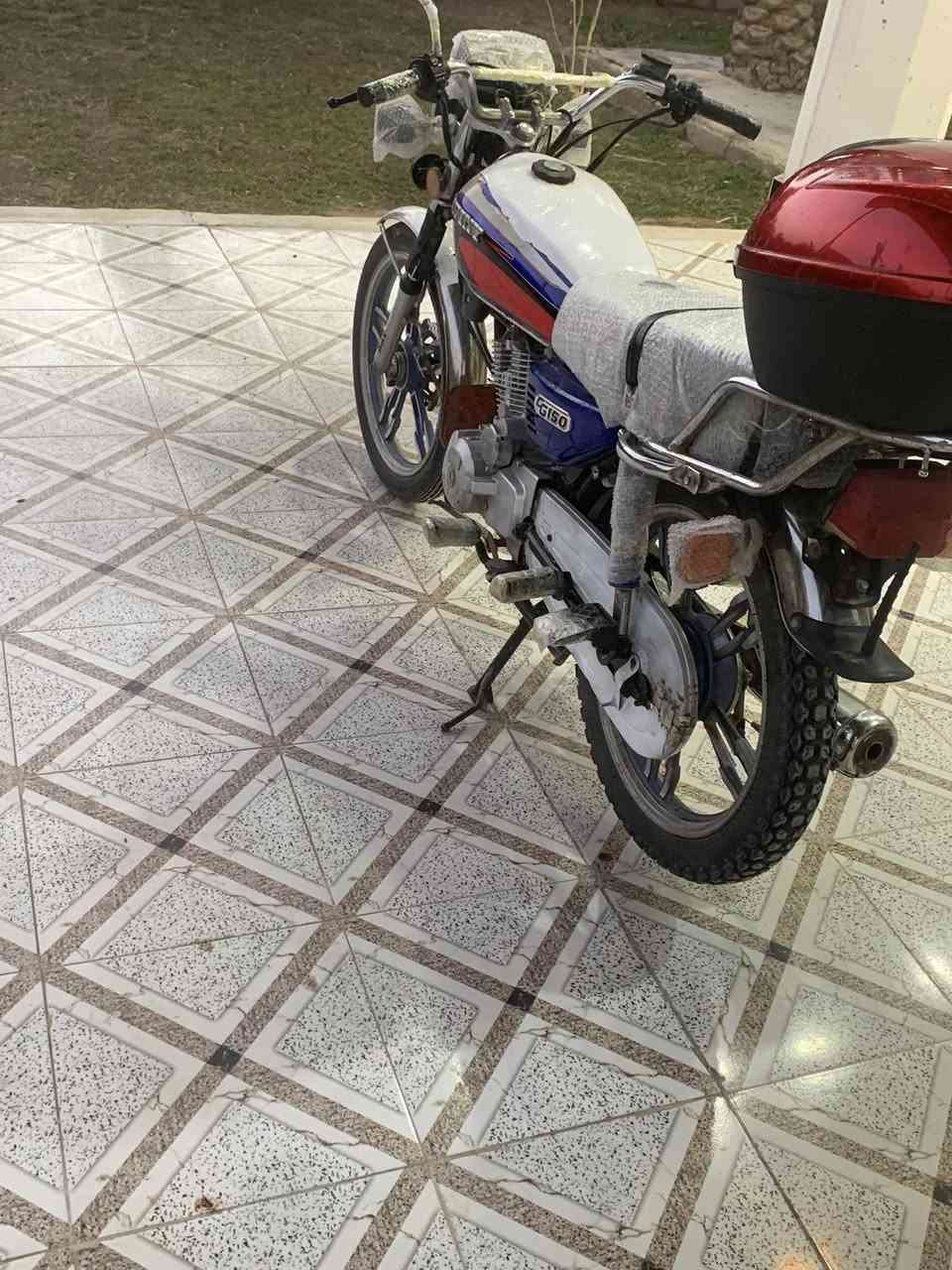 سلام عليكم دراجه سفانه للبيع ٢٠٢٠ اوراق بغداد لدراجه محرك ماممدود عليه اسبانه مكفول كهربائية كله شغاله المكان واسط الزبيديه السعر ٥٠٠ وبيه مجال الاستفسار الاتصال على الرقم التالي ***********
