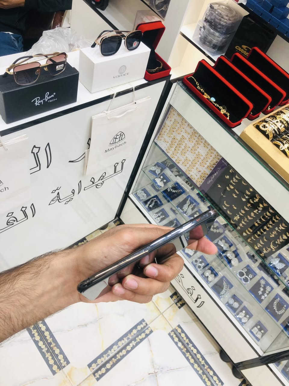 ايفون 11 ابرو ماكس عربي ذاكره 256 بلادي مبدل بطاريه ضمان 12شهر بيها جهاز بلادي كلة شغال جهاز حت باكيتة ويه 375الف قفل *********** مكاني تكريت زهور
