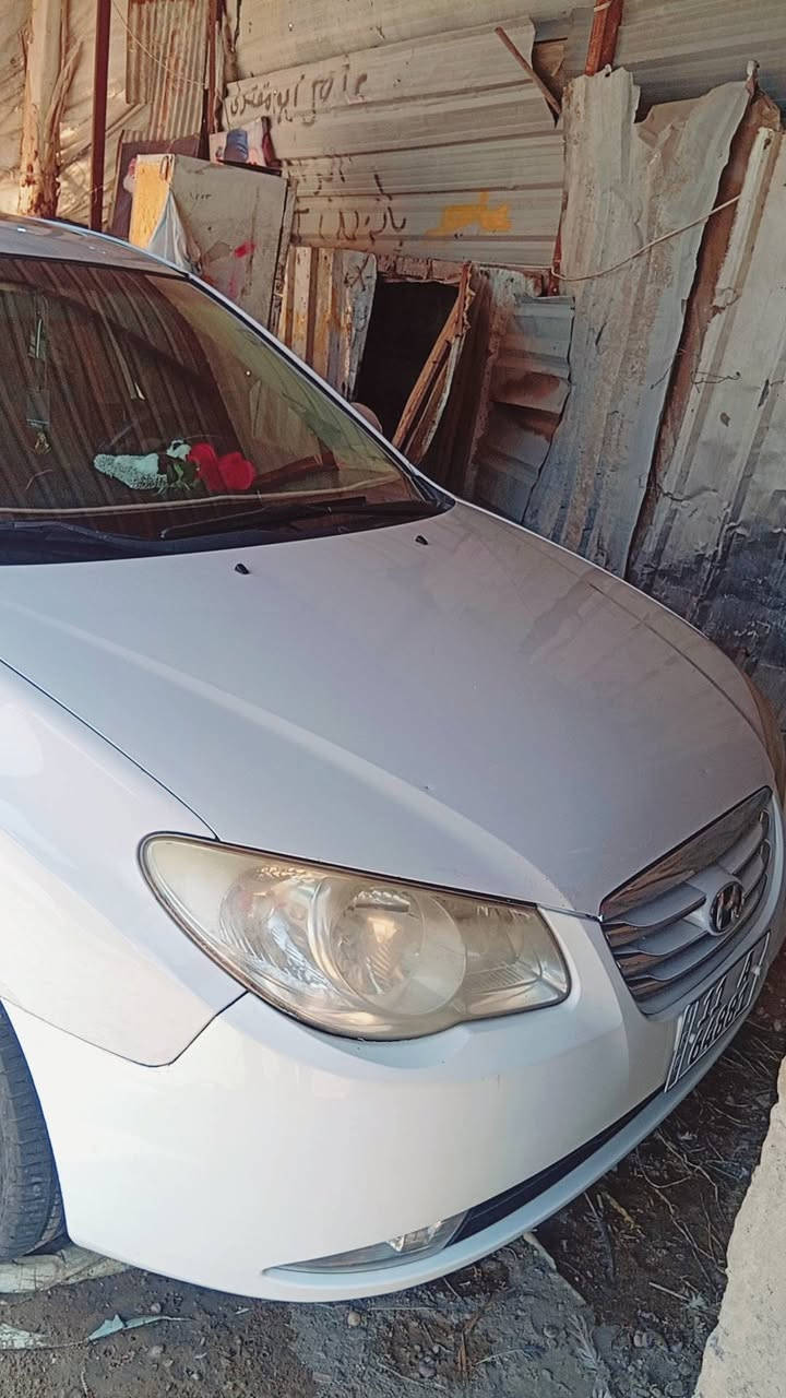 النترا مقدس خليجيه ٢٠١١ سياره فول واحد على واحد
لا ضربه بيها ولا صبغ سياره مكفوله من الصبغ والضربه القويه عده كم بارد بيه كير مكينه خير من الله صدر جديد 
شاشه لمس تبريد ثلج سياره مسويله ادامه كامله مناقصه اي شي سياره مال بيت سعرها ١١٥ وبيها مجال ***********
