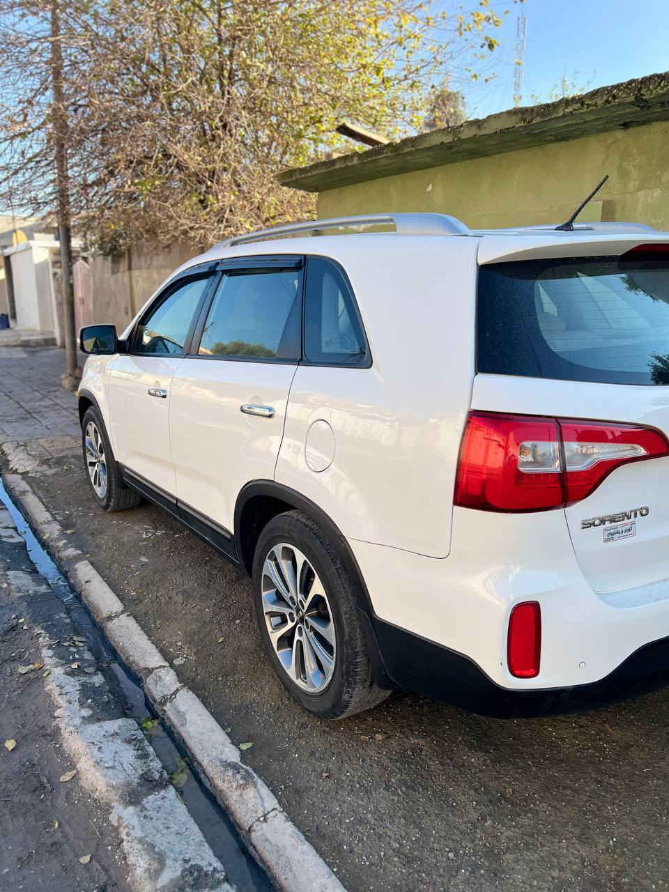 السلام عليكم كيا سورنتو للبيع موديل 2015 فو موصفات عدا البنرما بصمه كشن كهرباء بردات فول مكان السياره موصل الايسر للتفاصيل اكثر *********** السعر اتصل وتدلل
