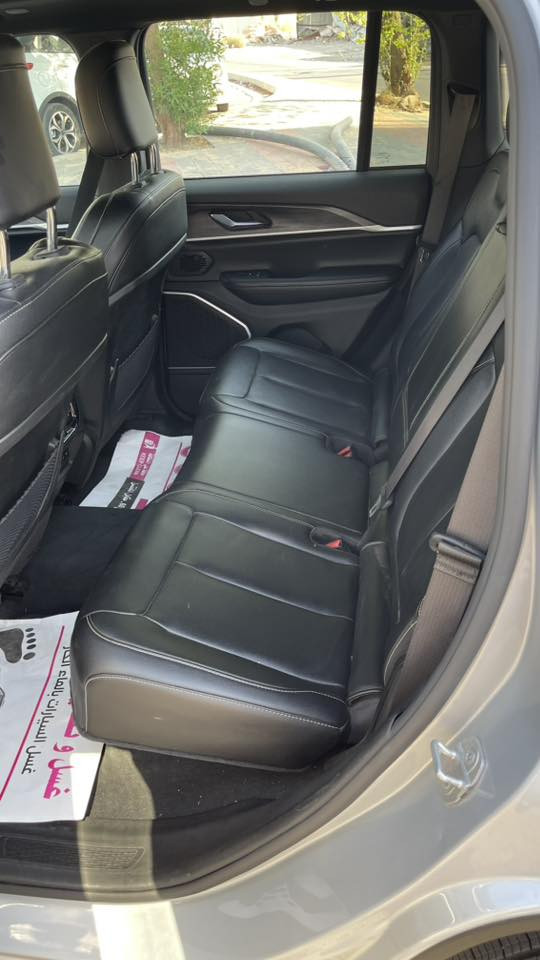 تم تنزيل السعر
السلام عليكم 

للبيع — Jeep grand cherokee 4xe 2024

📌 الموديل: 2024
📌 الفئة: 4xe — هايبرد (بنزين + كهرباء)
📌 الممشى: 25,000 فقط
📌 الدفع: رباعي 4×4
📌 الحالة: نظيفة جداً — جاهزة للاستخدام

 السياره بدون صبغ فقط جاملغ مرجع بارد

⭐ مميزات السيارة:

 • نظام هايبرد اقتصادي
 • عزم قوي وأداء ثابت
 • مريحة للمدينة وممتازة للطرق الخارجية
 • محافَظة وماشية قليل

💰 السعر المطلوب: 335 ورقة
📍 الموقع: بغداد — الكاظميه
📞 للتواصل: ***********

