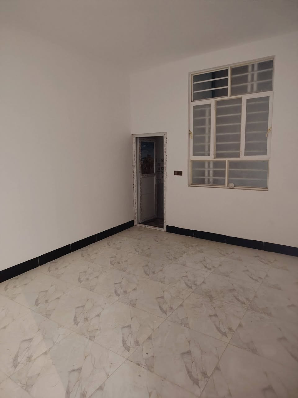 سلام عليكم بيت للبيع ٨٠ متر خلف الفيزيا تركيا حي اخلاص 

طابو زراعي 

سند ٢٥ كامل خدمات ماء مجاري كهرباء وتبليط تحويل بسمك

البناء بلوك عتبه كونكريت مسلح

البناء جديد

كامل البيت مكمل من كلشي

. تفاصيل البيت

استقبال وغرفه نوم وصاله

وصحيات عدد٣ ومطبخ

واجه البيت ٠ متر

واقع حال ٩٠ متر

الاستفسار ***********
***********.

البيت باسمي بدون دلاليه كلشي ماا تدفع بس رسوم تحويل
.
