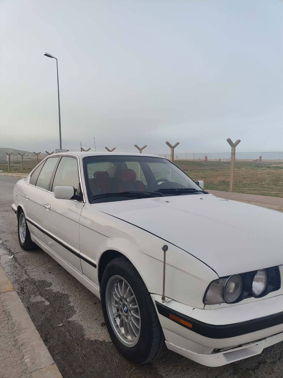 السلام عليكم
للبيع او مراوس BMW 
موديل 1990 محدث 95 كامل محرك 525 سيارة فول توماتيك سلايت داخل صاج  سيارة بيها طخه خفيفه كلش خشم الجاملغ والدعامية الكدام فقط والباقي مكفول   سنوية كلو جديد رقم جديد بسمي شرط التحويل
مناقصها برغي
السعر 62وبيها مجال
‏
‏ ‏***********
المكان سد الموصل
