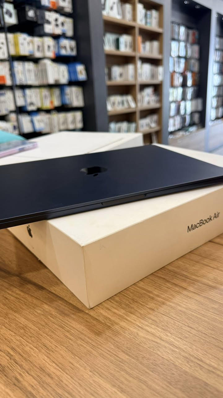 ماك بوك 💻 آير M2 
حجم الشاشة 13.6 انش
ذاكرة 256GB 
رام 16GB
بطارية 100%
لون اسود مميز 
مع كامل الملحقات والإضافات 
السعر 🔥 🔥 🔥


**إذا كنت صاحب هذا الإعلان وتريد حذفه لأي سبب، رجاءا أرسل رسالة إلى الدعم الفني**