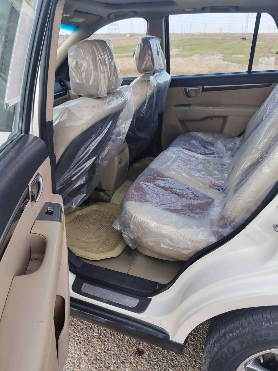 سلام عليكم لبيع سنتافيه موديل 2012وارد خليجي مكينه ٦سلندر ٧راكب فول مواصفات فتحه سقف بصمه فول لخير السياره جديده وكفاله بيه فقط هلال الجاملق الخلفي بيه صبغ والباقي كفاله ماشيه190 حقيقي رقم بغداد إنكليزي مكان السياره ميسان السعر  140ورقه والشراي يتصل
***********/***********
