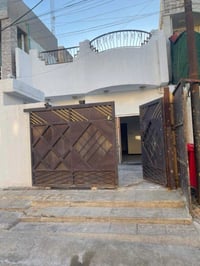 مشتمل للإيجار مساحه 120متر طابق ونص يحتوي على غرفتين نوم 2 مدخلين مطبخ...