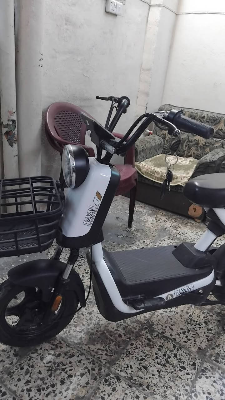 دراجه شحن حجم 14 شركه الريان
اربع باتريات 
بصمه + سويج
3 سرع 40 حقيقي
ما بيها اي عطل 
السعر 275 الف وبيها مجال
***********
