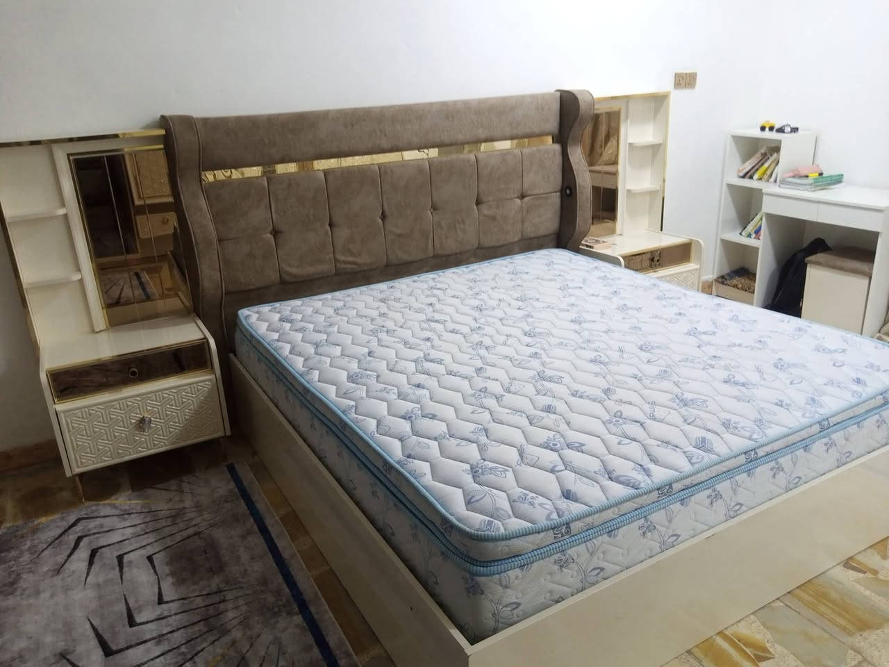 غرفة نوم تركية 11قطعة معا الدوشگ مكان رمادي تأميم
السعر 850
للتواصل 
رقم الهاتف :***********
