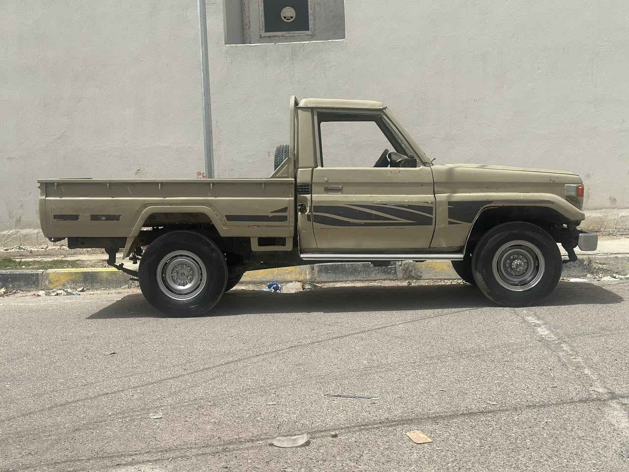 السلام عليكم 
للبيع لاندكروز شاص رقم مثنى الماني  ،بدون محرك، وصاحبها بالبصرة ما أندل عنوانة، ابيع على هذا الموجود السعر ٣٥ ورقة 
السيارة تفيد مال عمل او زرع او صيد 
والشراي يتصل *********** 
العنوان/ ديالى/ بلدروز
