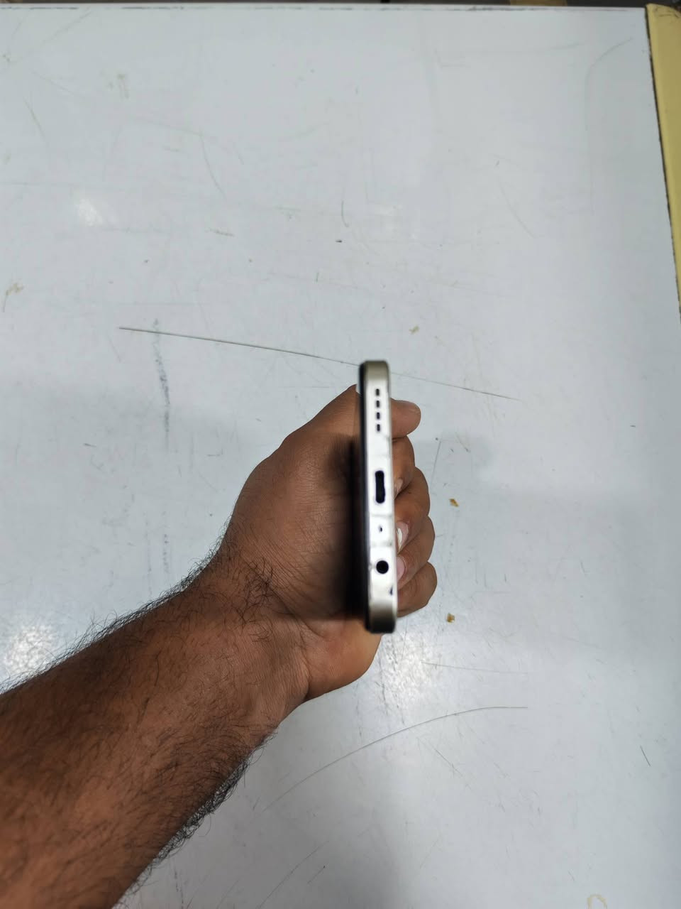 السلام عليكم ورحمة الله و بركاته 
جهاز ريلمي 11 الجهاز نظيف ما داخل تصليح و كله شغال على الفحص كارتونته وياه شاحنته الأصلية وياه تجي 67 واط تجي تكلب الجهاز و تفحصه و تتوكل سعره 180 ألف بي مجال 
بغداد
***********
