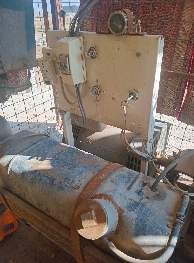 للبيع مولد لمبرديني 3 بستم سنكل فيز 12.5kv كوبلن تانكي كاز 60 لتر مفوول متروك صار أكثر من سنتين للإستفسار ***********
