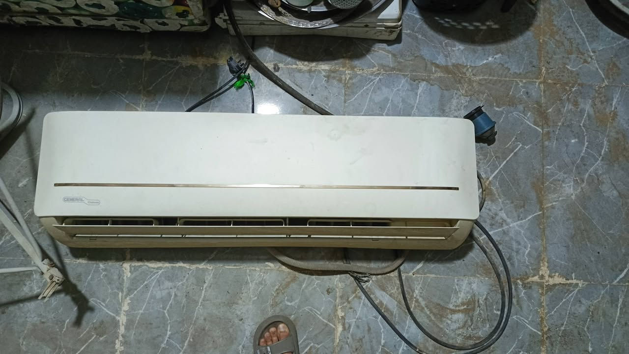 للبيع سبلت جنرال كولد 2طن
نضيف يحتاجه بور وغاز فقط
سعر 250  الف
***********
