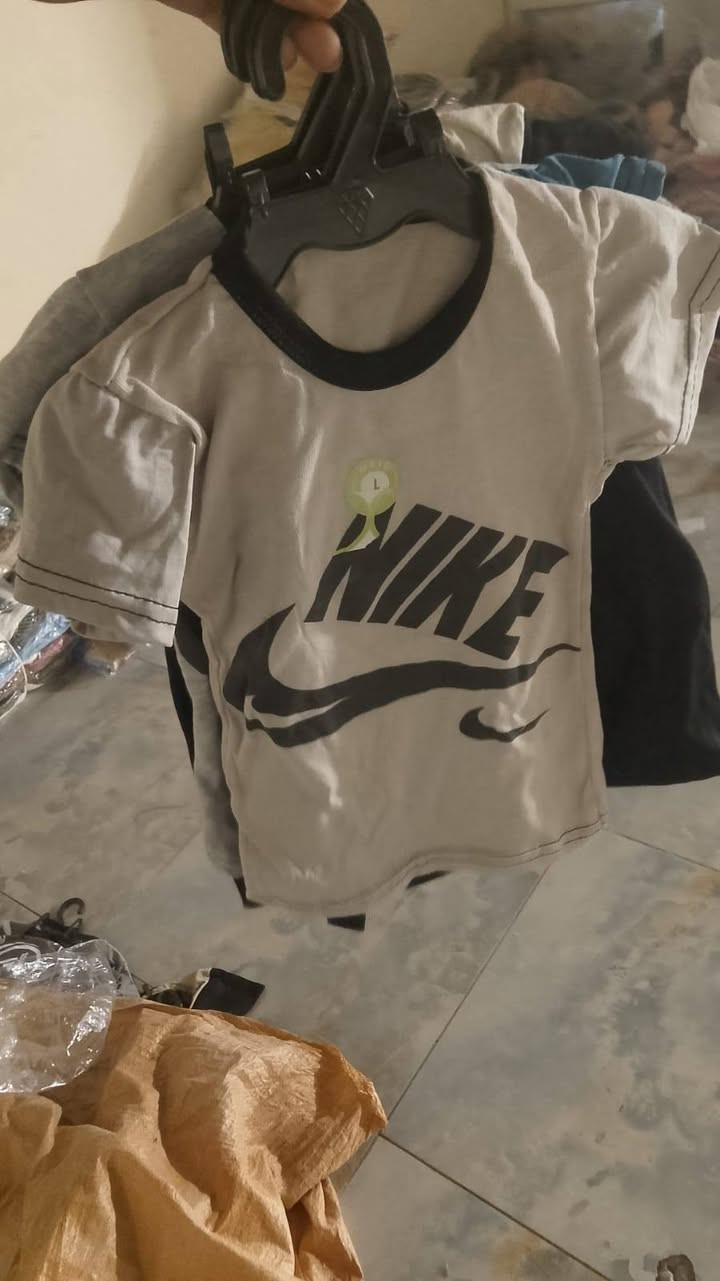 السلام عليكم توفر قاط و دراكسوادات ولادي بناتي جميع الوان والأحجام للاستفسار الاتصال على *********** موجود واتساب موجود خدمه توصيل ٦الف جميع محافظات العراق لباب البيت سعر 5الف كل قطعه من الأعمار أشهر إلى ٦سنوات
