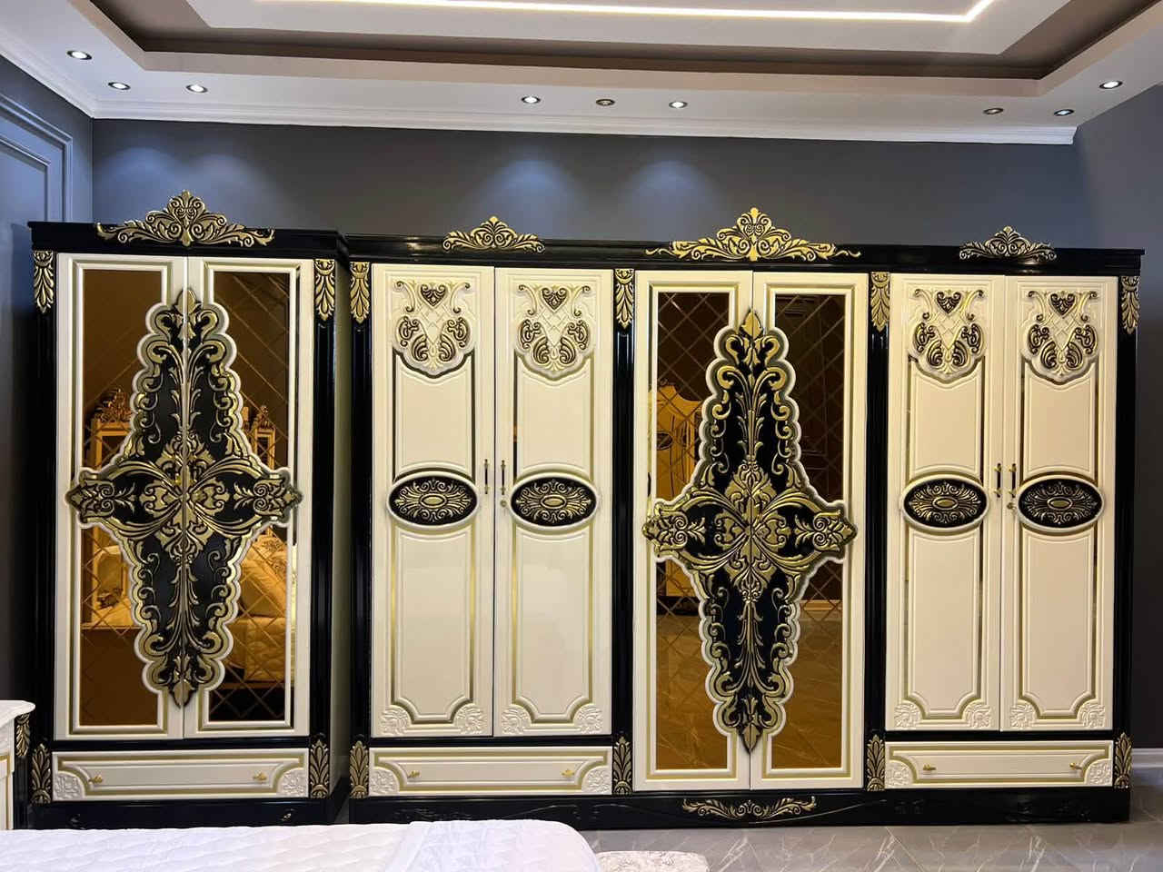 غرفة عراقية تصميم تركي
استخدام 5 اشهر فقط 
الاستفسار ***********
