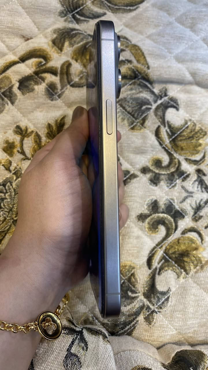 ايفون 15pro max  ذاكره ٢٥٦ نموذج m شرق اوسط التليفون جديد لوك شخط مابي مجرد مبدل شاشه اصليه مال تليفون تفصيخ بطاريته ٨٨ 
تواصل ***********
