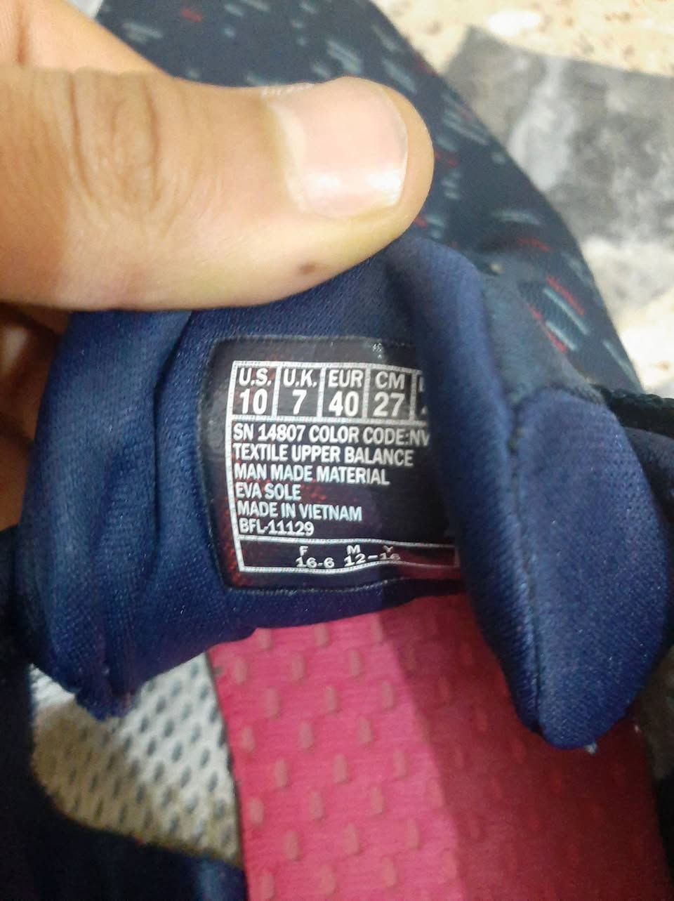 حذاء سكيتشرز أصلي بحالة الوكالة (Skechers GO RUN Consistent)

​للبيع حذاء رياضي أصلي 100% من ماركة سكيتشرز العالمية. هذا الإصدار ينتمي للفئة الاحترافية GO RUN المصممة خصيصاً لتحمل الاستخدام الشاق وتوفير دعم فائق للمفاصل والركبة أثناء المشي الطويل أو الجري

​

​الحذاء خفيف الوزن بشكل ملحوظ ومريح للمشي يفيد الرياضيين والي توجعة رجلة ب المشي 

​مواصفات وتفاصيل القطعة:

​الماركة والموديل: Skechers GO RUN Consistent (أصلي 100%).

​الحالة: نظيف جداً ومعدل بحالة الوكالة ، النعل والحواف البيضاء نظيفة تماماً، القماش والفرشة الداخلية بحالتها الأصلية وبدون أي عيوب أو شقوق

​القياس: 40.

​المميزات: وزن خفيف جداً، تكنولوجيا امتصاص الصدمات لحماية الركبة، ومزود بفتحة خلفية لسهولة الارتداء والخلع السريع.

​تفاصيل السعر والشحن

​السعر المعروض: 75 ألف دينار وبي مجال

​للتواصل والطلب: يرجى المراسلة عبر الرسائل الخاصة او التواصل على الرقم واتساب موجود
***********
