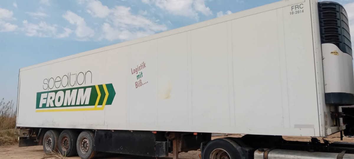 سلام عليكم براد للبيع شمتز رتفاع65سمك7
***********
