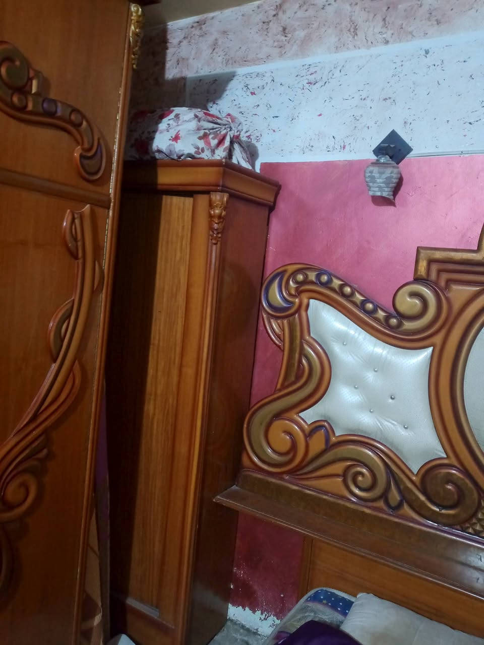 خرفه البيع شراي يجي خاص او يريد راسني على واتساب ***********
