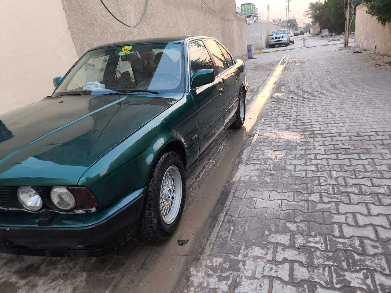 السلام عليكم بي أم 535 الرقم صدامي حداديه جديد امامي وخلفي محرك وكير خير من الله عظمتها حلوه تخم تاير وباتري جديد مصبوغه جماليه  سياره جاهزه تراي وين ميعجبك تبريد شغال عوزه بس تبديل غاز  السعر 35 وبيه مجال للشراي عنوان السياره الكوت المراجعه مع الرقم ***********
