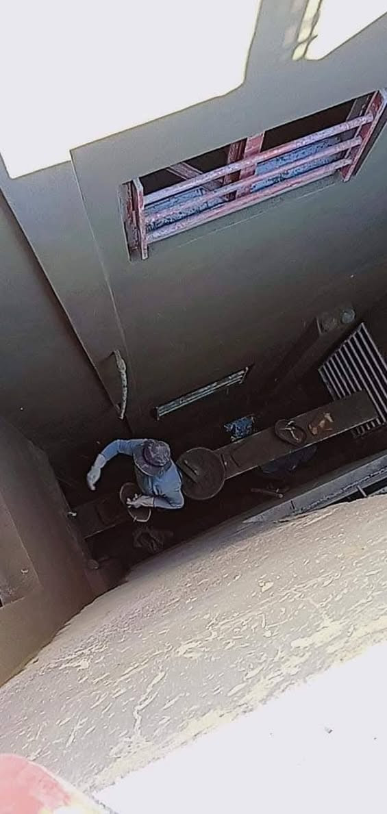 سلام عليكم 
خلفة لباخ متفرق 
شغل استلام مهندس 
شرط 
لباخ اسود ابيض جص نثر سغل 
سعار مناسبة جدن جدن 
ماتعبك وياي ابد 
اتفضل خاص او تدلل 
***********
