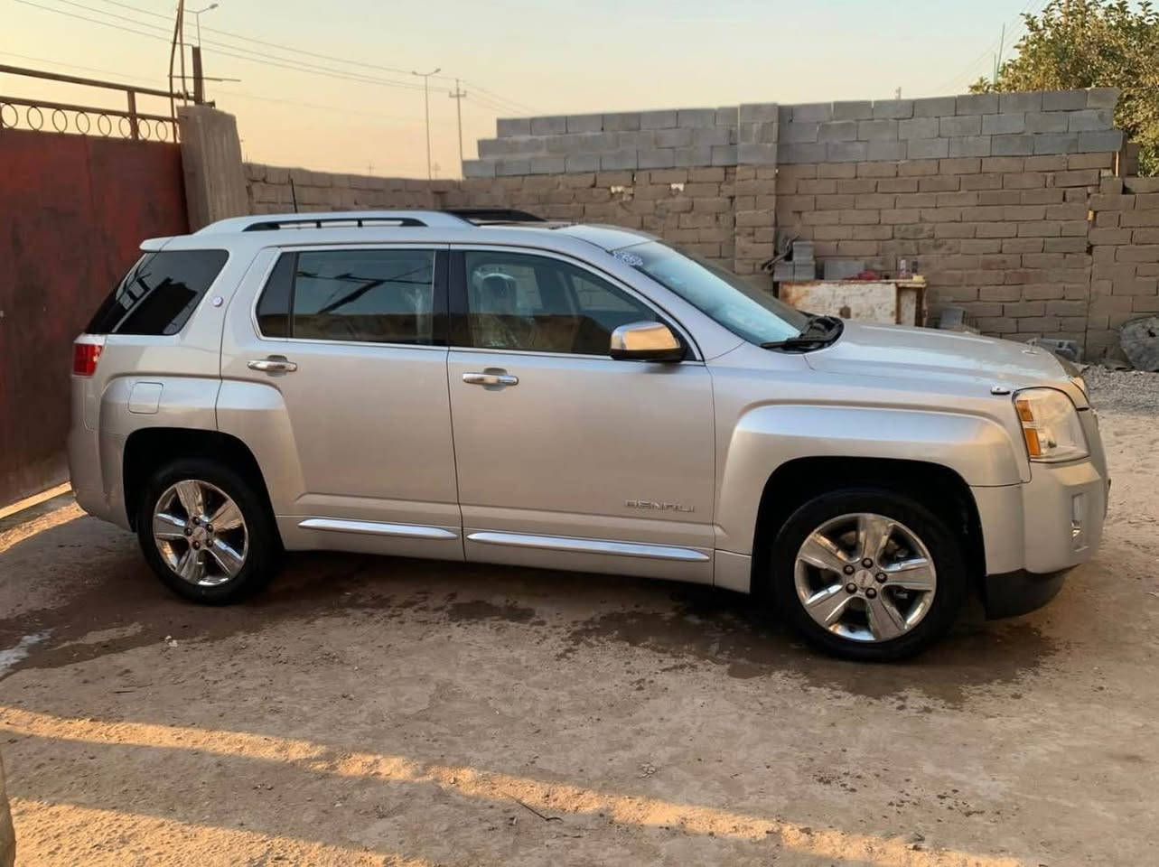 جمسي تيران دنلي ٢٠١٣ 

 وارد امريكي حادثها جاملغ وبنيد وهنا بالعراق نضرب الجاملغ الثاني يعني تلث قطع والباقي كفاله 

السيارة سته سلندر 
حساسات امامي خلفي
رادراات مانع اصطدام 
تحديد مسار 
كشنات جلد تدفئه وتبريد 
سلايد
كشنات خزن ميموري تلث وضعيات 
نقطة عمياء 
بك لايت لد والامامي عدسه 
ويل كروم 
جنطة كهرباء
سستم سماعات بايونير 
شاشة لمس 
وبيها هــواي مواصفات والسيارة كلها مختمه دنلي
 
راعيها موجود تحويل ثاني يوم 
مكانها البصرة / قضاء القرنة 
*********** البصرة, العراق
