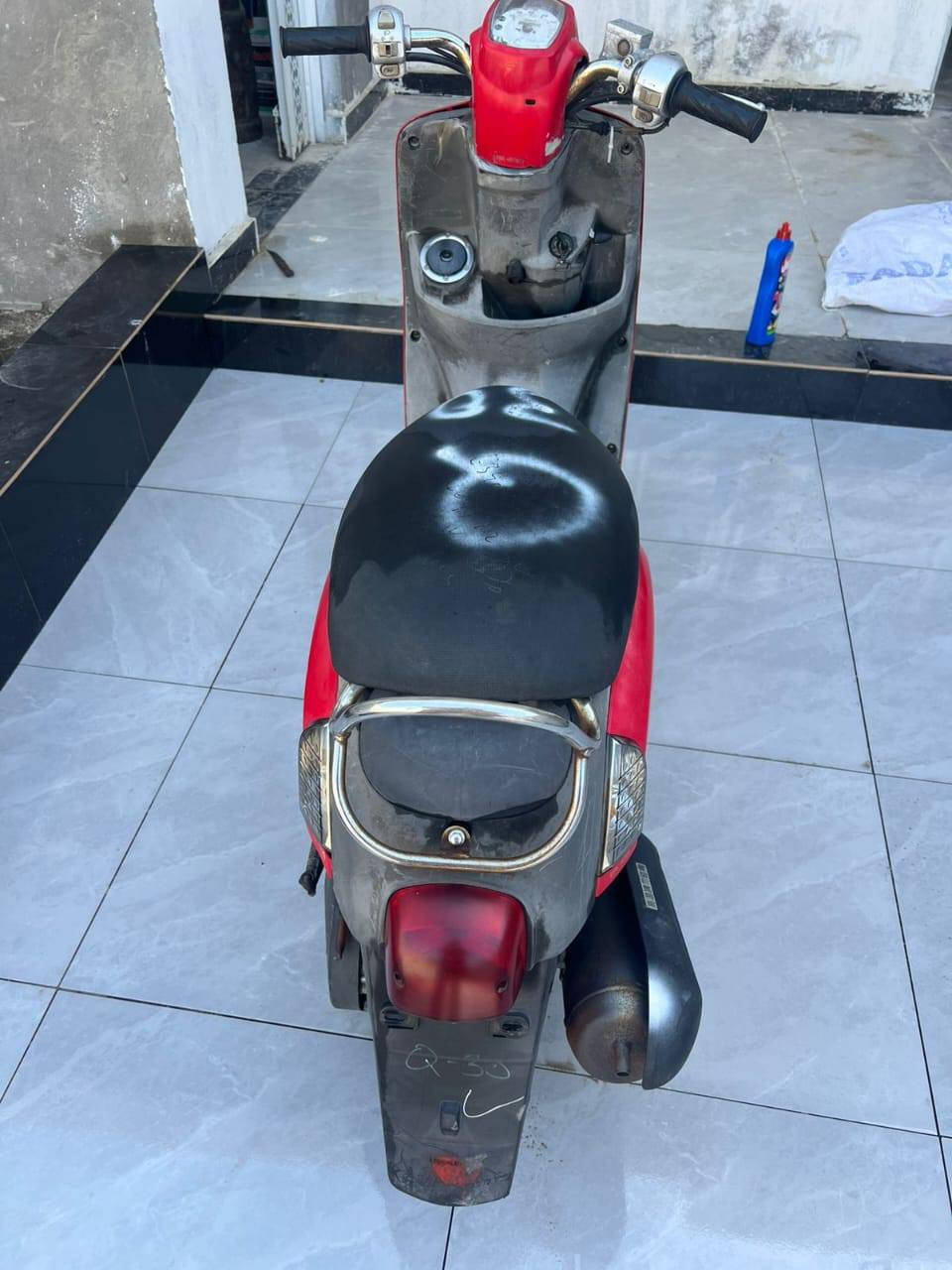 دراجه بوليس كابريته. 
📍 كلشي شغّال 100%
⚙️ المحرك ممتاز
🔋 الكهرباء كاملة
🛞 الإطارات بحالة جيدة
📄 أوراقها نظامية
🚀 تمشي زين وما تحتاج شي
💰 السعر: 1100 وبيه مجال قليل حك الجيه دراجه كامل مابيه نقص شي. كلشي شغال 
📞 للتواصل: ***********
📍 الموقع: (قضاء الامدينه)
