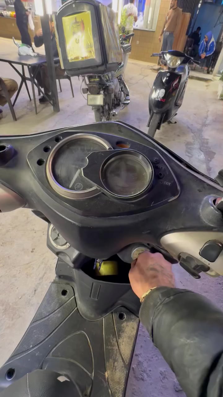 دراجه سكنز فحل كابريتر
دراجه ميحتاج اسولف عليها ابد 

اذا تجي واكو غير البل الفديو تاخذها بلاش 

دراجه كامله مكمله من عده الشاشه شغاله بس الرقام ماكو 

قبق رياضي

صالنصه رياضي 

يدات رياضي 

اشاير زنون 

لايت عالي ناصي 

تفاصيل كلها بل الفديوالدراجه اذا مو خرسه ترجع مكفوله من كلشي 

سعرها 725الف وبيها مجال لشراي 

عنواني بغداد الشعب شارع عدن 

رقم الهاتف *********** 24ساعه متواجد
