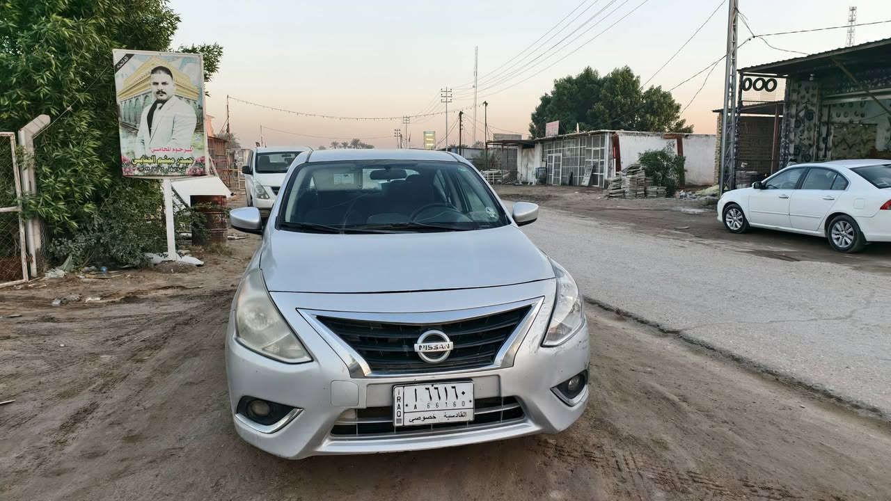 السلام عليكم سياره نيسان فيرسا موديل 2018 سياره اس في فول مواصفات تبريد شغال كهربائيات كير محرك خير من الله سياره بحاله جيده حادثها بامريكا فقط الدعاميه الاماميه وبها قطع صبغ جيلاتين تجي تفحص وتشوفها مكان النجف عباسيه ابو غرب
السعر 92 وبيها مجال للطيبين 
للاستفسار الاتصال ***********
