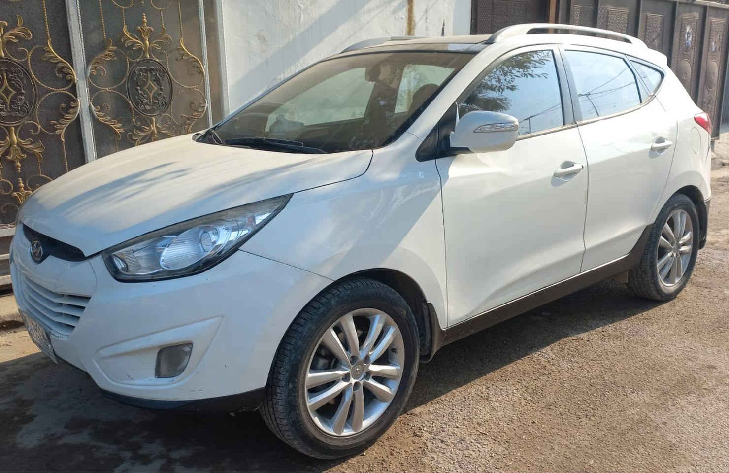 توسان 2011
لايوجد صبغ عدى كم شخط مكحل 
ماشيه298790
مكينه 2000  دوش جيده رقم مشروع وطني 
القماره بانوروما
السعر145 ورقه
السياره/ بغداد الضباط
  ***********
