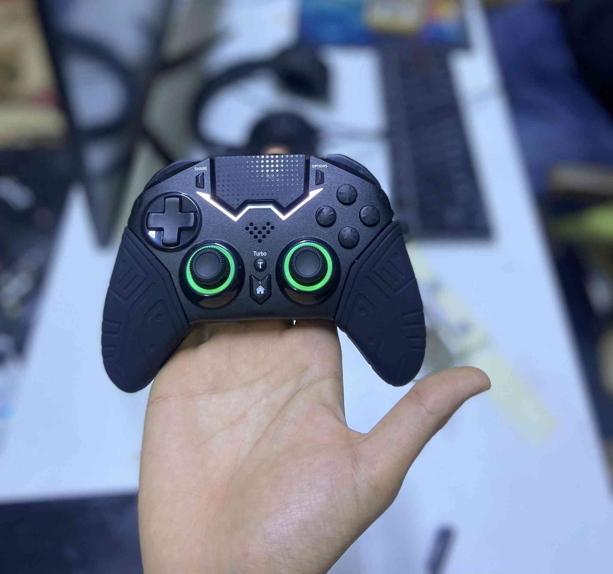 جوستك احترافي للبيع جديد ما مفتوح 

مميزاتة : 
• ازرار خلفية للسيطرة الكاملة 

• ميزة ال Turbo بضغطة وحدة تخلي الرمي تلقائي وسريع جداً بألعاب الحرب

• الإضاءة RGB كاملة يم الـ "گيورة" وفوگ الـ "گيورة" (Touchpad).

• تشتغل على كل الاجهزة اندرويد ، ايفون ، IOS , ANDROID  
   PS3 , PS4 , PC  

• قبضة مريحة سيلكون جلاتينية تنطيك راحة بالاستخدام لساعات طويلة 

السعر : 30 الف 
العنوان : بغداد - الزعفرانية - الاربع شوارع 
يوجد توصيل لكل العراق 🚚
للحجز خاص او تعال واتساب 
***********
