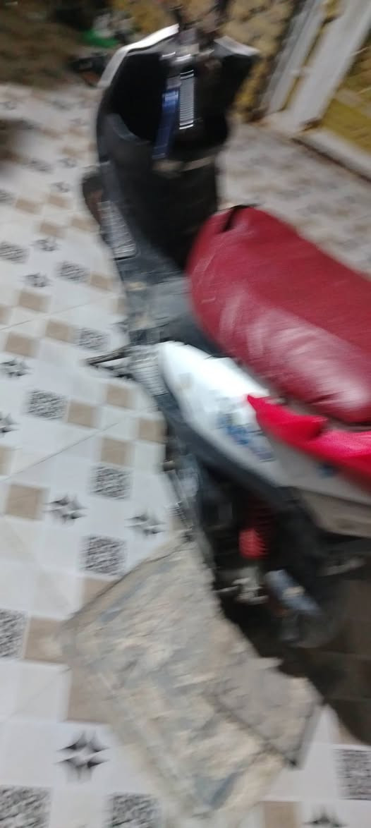 دراجه ماكس عدله
كلشي شغال بيها 
غراضها موجوده 
تشتغل هندر 
السعار 325 وبيها مجال 
الشاري واتساب ***********
