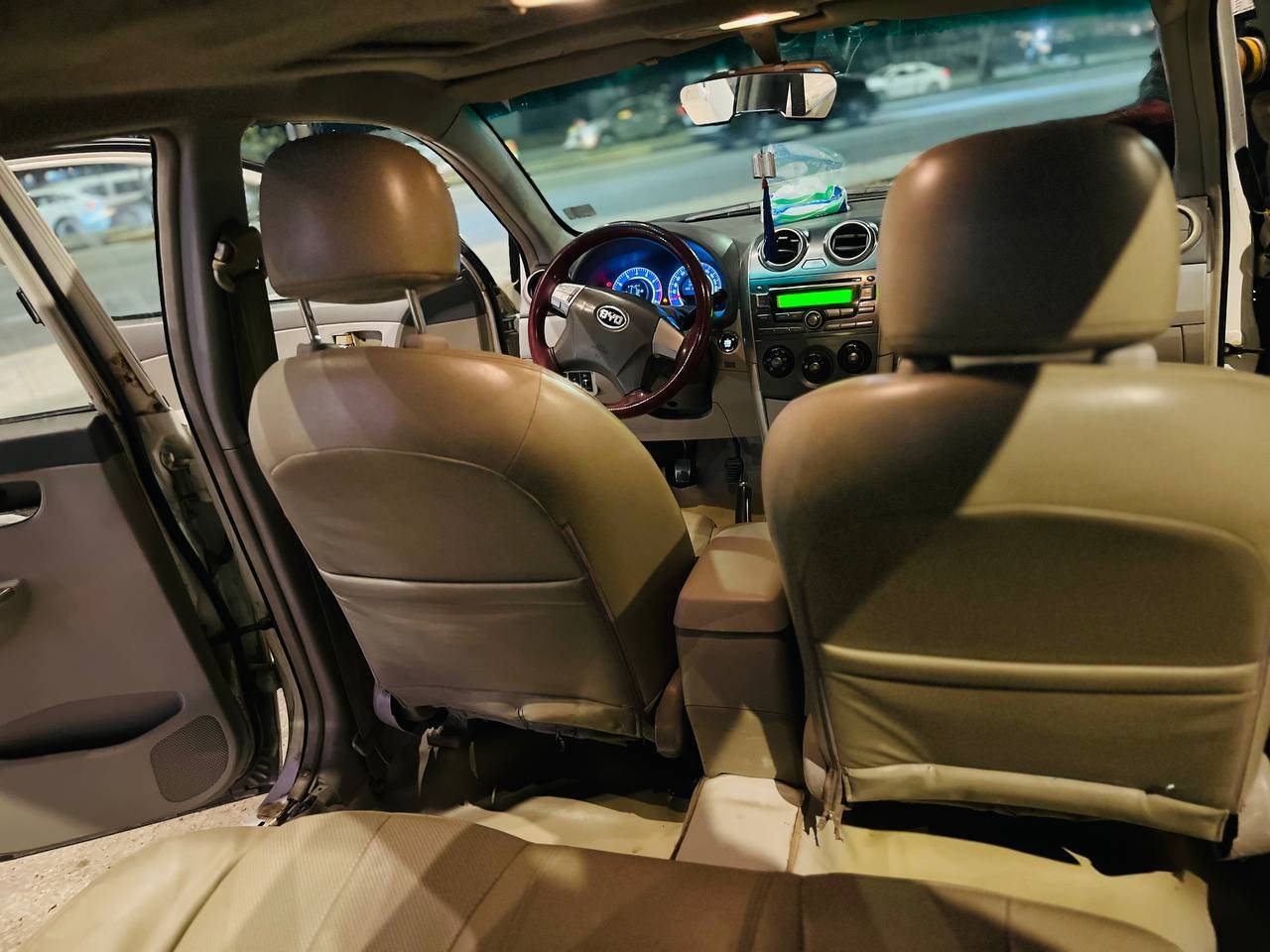 Byd 
2013 G3 كير عادي تدفئه تبريد شغل 
بيها جاملغ الامامي جهة السايق صبغ فقط +جراد بالبنيد 
سنوية ل 2030 هزه جديده رقم كربلاء الدولي  بسمي تحويل مباشر مكان السياره كربلاء 
السعر 57 وبيها مجال بسيط 
       ‏‪***********‬‏  /  ***********
