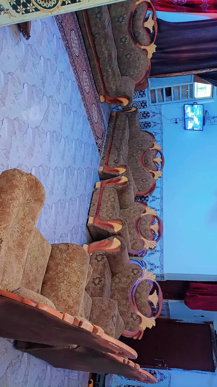 سلام عليكم تخم عشر مقاعد نضيف سعر 225بيه مجال ***********
