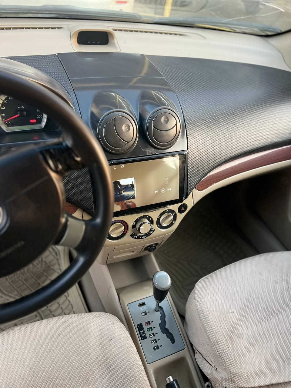 سيارة افيو موديل2011
رقم بصرة مشروع وطني يعني تداور وين ماتريد
مكينة مفتوح 1400 تبريد شغال سيارة كاملة ماعوزها شي
ضربته جنطة ماعابره ابد سعرها55 ورقة وبيه مجال بسيط
مكاني سماوة ***********
