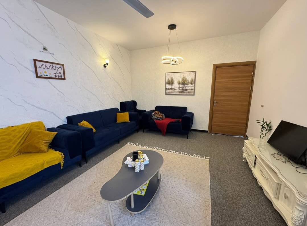 ٢٥٠م مربع اول 
وجه كربلاء قريب المول

فول اضافات
الحيطان معليهن الكابون

الشبابيك طابقين كتايب حديد

الطارمة كاشي 

ثيل + اشجار + ورود. الحديقة كلش حلوة

جلسة ايطالية بديل الخشب في الحديقة الخلفية ٣.٥*٣.٥ 

استقبال ٦*٤ بدل الحديقة الامامية مفتوح على الصالة باب خشب سلايد اصلي

جدران الصالة ورق جدران اصلي

تأسيس ماء اسالة للبيت

مخزن في السطح ٤*٢

تبديل مغسلة الحمام تعليك

الغاء حمام الاستقبال ووضع شباك عالطارمة

مع البيت مطبخ ايطالي طابقين حار وبارد مرمر+خشب اصلي

للاتصال ***********
