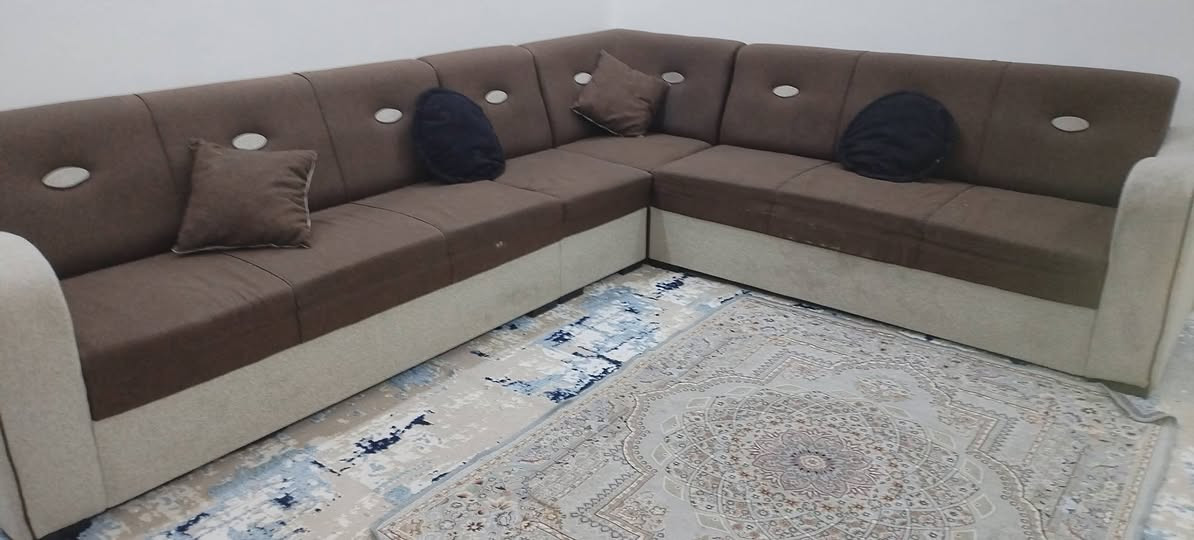 ئەم تاقم قەنەفەئێڵە بۆفرۆشتن سعری ١٥٠هەزارە بەشەرتی بێ عیبی ناونیشان سڵێمانی هوانە   / ***********/    *********** شربازهير, السليمانية

