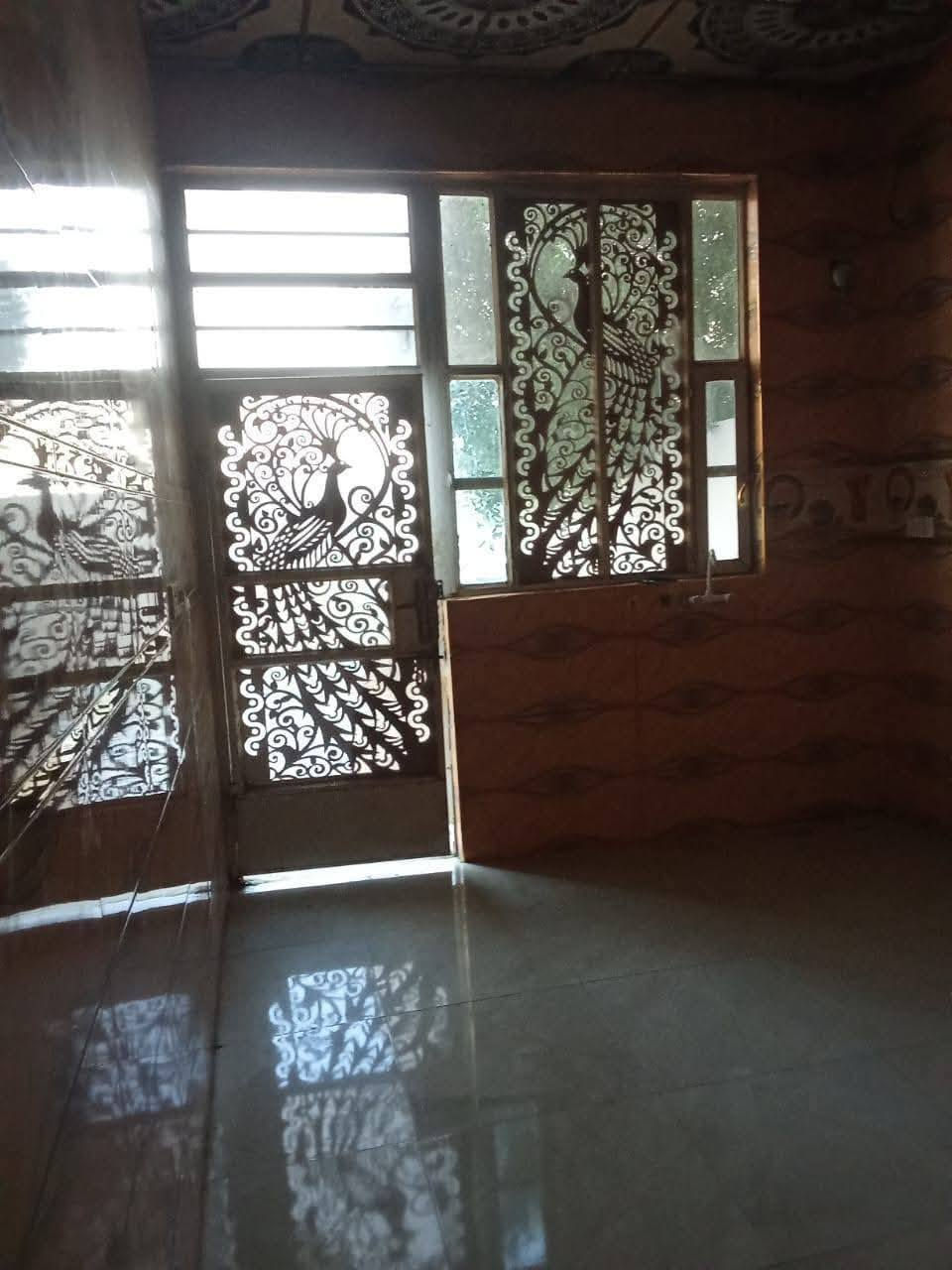 سلام عليكم ورحمة الله يوجد بيت للبيع زراعي في حي الحشد مساحة ( ١٣٥) متر يتكون البيت من ( استقبال + مطبخ + غرفتين نوم) قريب على التوزيع القديم للاستفسار أكثر خاص او الاتصال على الرقم الموجود ( ***********) (***********) مكتب دلالية حسين التميمي بلدروز حي الحشد مقابل التوزيع الجديد نستقبل كافه العروض الأراضي والدور السكنية
