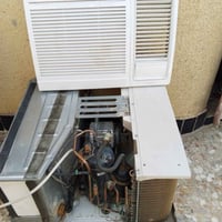 مكيف للبيع استعمال نظيف نوع توسوت حجم طنين ع فحص تبريد فول رقم تلفون ٠...