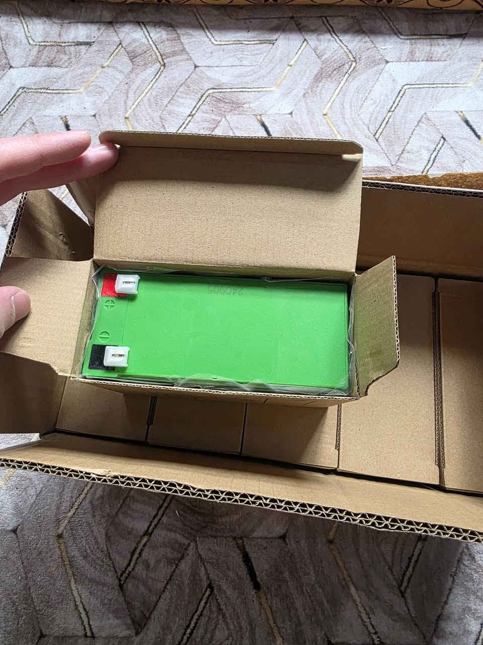 Farber 12V 9AH UPS Battery 3kv 
6 batteries 
مستخدمين سنة، ٦ قطع 
يشغلون الحاسبة حوالي ١٠ دقائق تصفح 
سعر القطعة ٥ الاف، مع العلم الجديد ب ٣٠ الف 
توصيل موجود لكافة المحافظات


**إذا كنت صاحب هذا الإعلان وتريد حذفه لأي سبب، رجاءا أرسل رسالة إلى الدعم الفني**