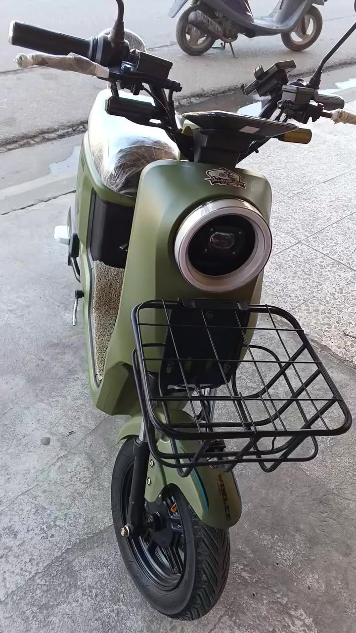 سلام عليكم r9 فول بعدها ماماشيه قليل صفر اخو جديد للبيع او مراوس 440 بيها مجال قليل رجائن رجائن مو شراي لاتكسر بسعرها شوف سعر شكد كاااااتب بيها مجال قليل بطاريات 22امبير 
للستفسار *********** كركوك حي العسكري
