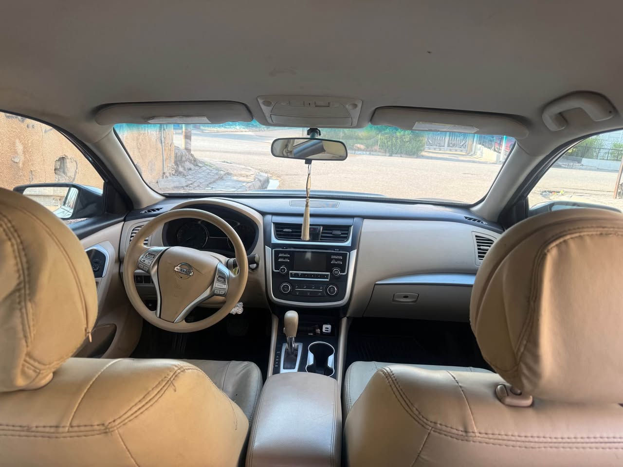 نيسان التيما 2017 s  سيارة وارد امريكي داخل بيجي مميز تشغيل بصمه تشغيل عن بعد سنتر لوك بابين بصمه تحكم استيرن جهتين تثبيت سرعه لون اسود اربع تيرات جدد صدر جديد كير بي براد الضرر باب سكن تجاري بدون ضربه جاملغ سكن و بونيد ضربتها بسيطه بدنة السكن بس بدون شواصي بدون دواخل السيارة رقم كركوك مشروع وطني جديدة ل ٢٠٢٧
*********** كركوك, العراق
