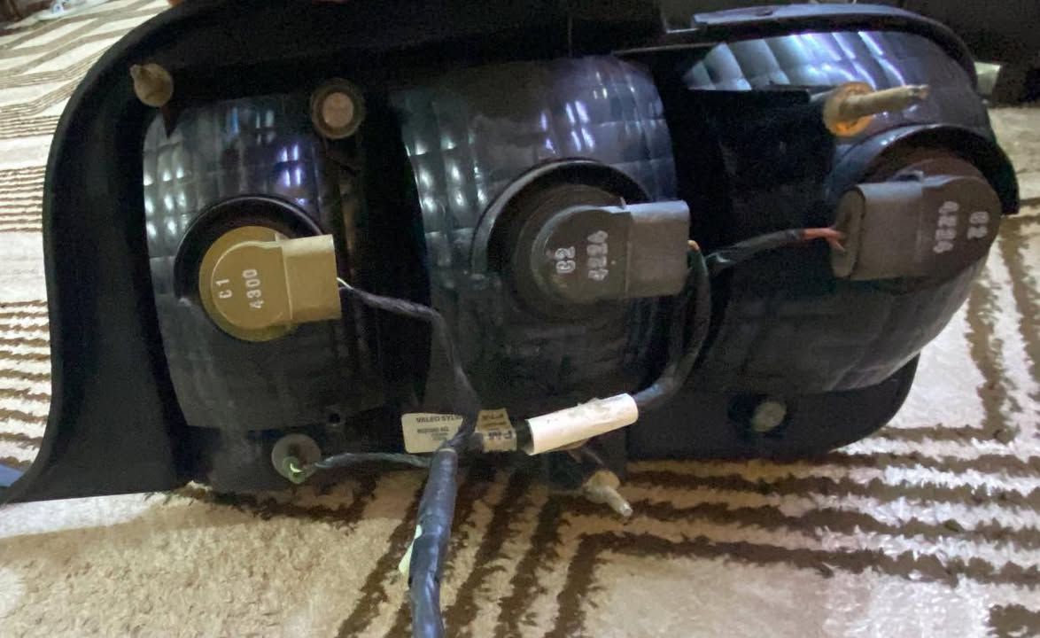 السلام عليكم
بك لايتات موستنك للبيع اصلي شرط النضافة 
للاستفسار خاص او الاتصال ***********
