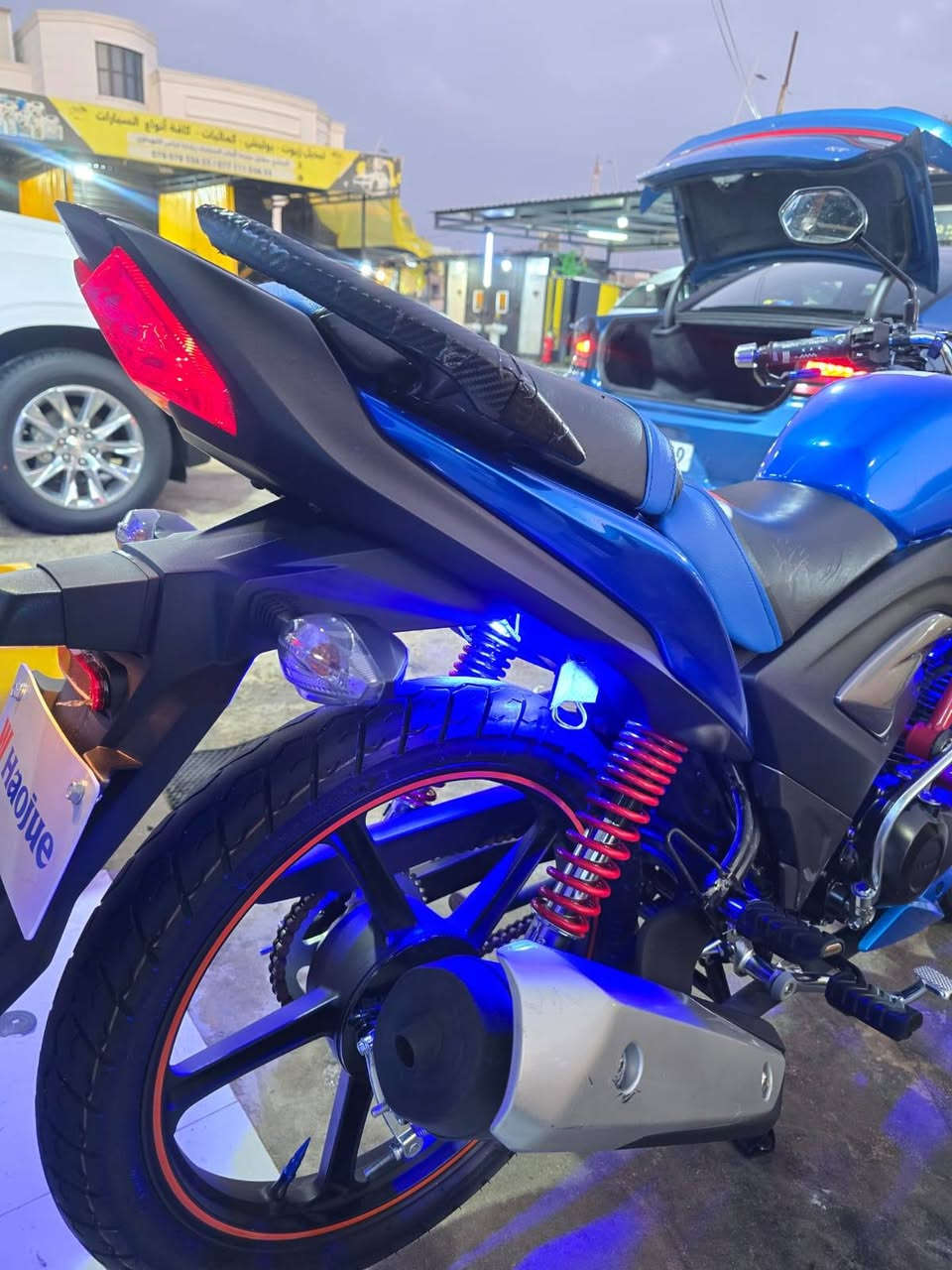 السلام عليكم
هاوجي للبيع موديل 23 الوجية الجديدة 

ماشي اقل من 1000 تبديلة دهن وحدةة 

خط التاير بعدة بية 

ارقام انكليزي وسنوية بأسمي تحويل شوكت ميعجبك 

بي غمازة بالتانكي خفيفة 

مشدودلة درع دي اف احمر ب ٥٠ الف 

لايت زنون اصلي ب ٢٥ 

دوشمة كشنات اصلية ب ٢٥ شغل بغداد 

نشرة فوك التاير الخلفي وفوك المحرك 

دراجة كارتون السعر 19 ونص قفل مكاني الرمادي غسل الجبل مقابيل مدينة العاب السندباد 

للأتصال ***********
