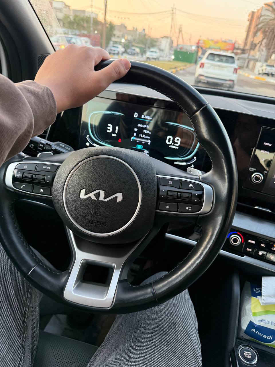 سلام عليكم ورحمه الله وبركاته اخواني سبورتج 2025 بلاك اديشن  سياره ماشيه 20 الف حقيقي ماشيه قليل 
كفاله عامه عداء شخطه وبارد بلباب مصلح جه سايق الخلفي فول مواصفات مزوعه بانوراما كشن تدفئه مقاعد تدفئه ستيرن 6 ايرباك محرك 2000 كشنات كهرباء وتشغيل عن بعد وجنطه كهرباء درايڤ مود 3 وضعيات 

مكان بغداد البلديات 

سعر 37 مليون 
هاتف ***********
