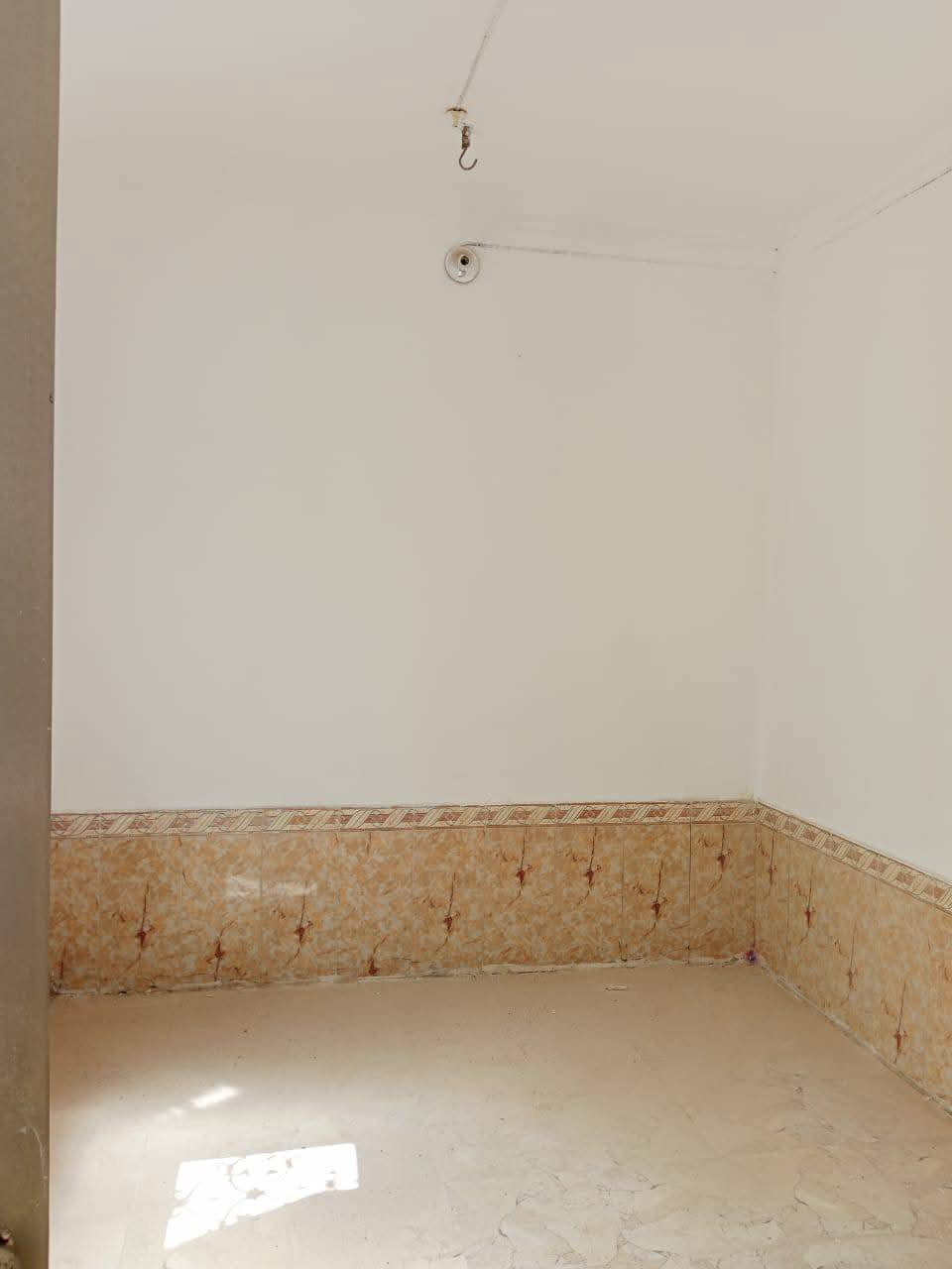 بيت للرهان حي ميسان قرب شارع البوريات ع الشريط مساحه 100متر يحتوي على غرفه وصاله واستقبال ومطبخ وصحيات سعر الرهان 

السعر 35مليون 

مده الرهان سنه وقابل للتجديد 

للاستفسار والمعلومات الاتصال بنا ع *********** 

او مراجعه مكتب ألروان للوساطه العقاريه والمقاولات العامه 

عنوان المكتب حي ميسان ع الشريط قرب صيدليه الشراع مقابل الاستداره مباشر 

عندك بيت عرصه للبيع راسلنه وات ساب وتدلل 

مستعدون لشراء الدور والعرصات حي ميسان فقط
