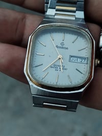 ساعة أرميترون • تاريخ ويوم