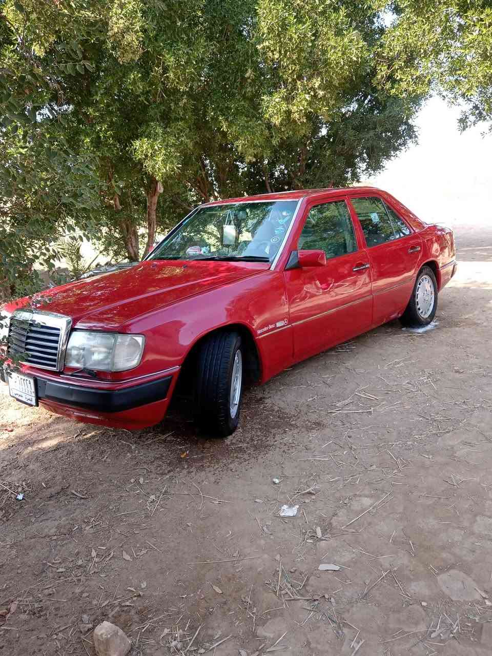 السلام عليكم مارسدس موديل 87 محرك وكير بطه 2500 ديلكو  مكفولات رقم بصره سنويه جديده تبريد شغال كهربائيات كلها شغاله مصبوغه جماليه بدون ضربه السعر ٦٠ مكاني ميسان المجر الكبير الاتصال ***********
